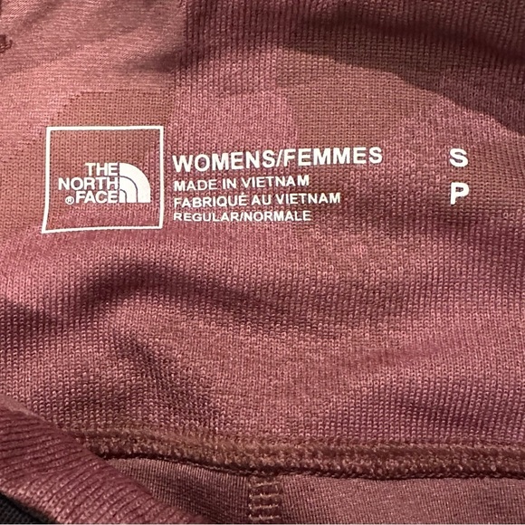 The North Face Women's Luxe Motivation Pocket 7/8 Legging NWT Small Maroon Camo - Picture 8 of 12